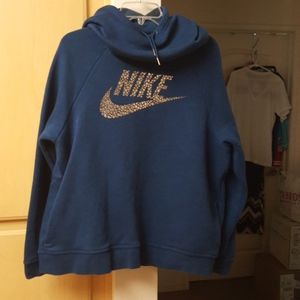Nike Pullover Swear Shirt w/Huddy